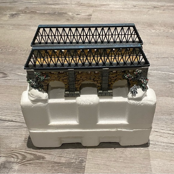 1998 Department 56 Village Stone Trestle Bridge - Picture 2 of 5